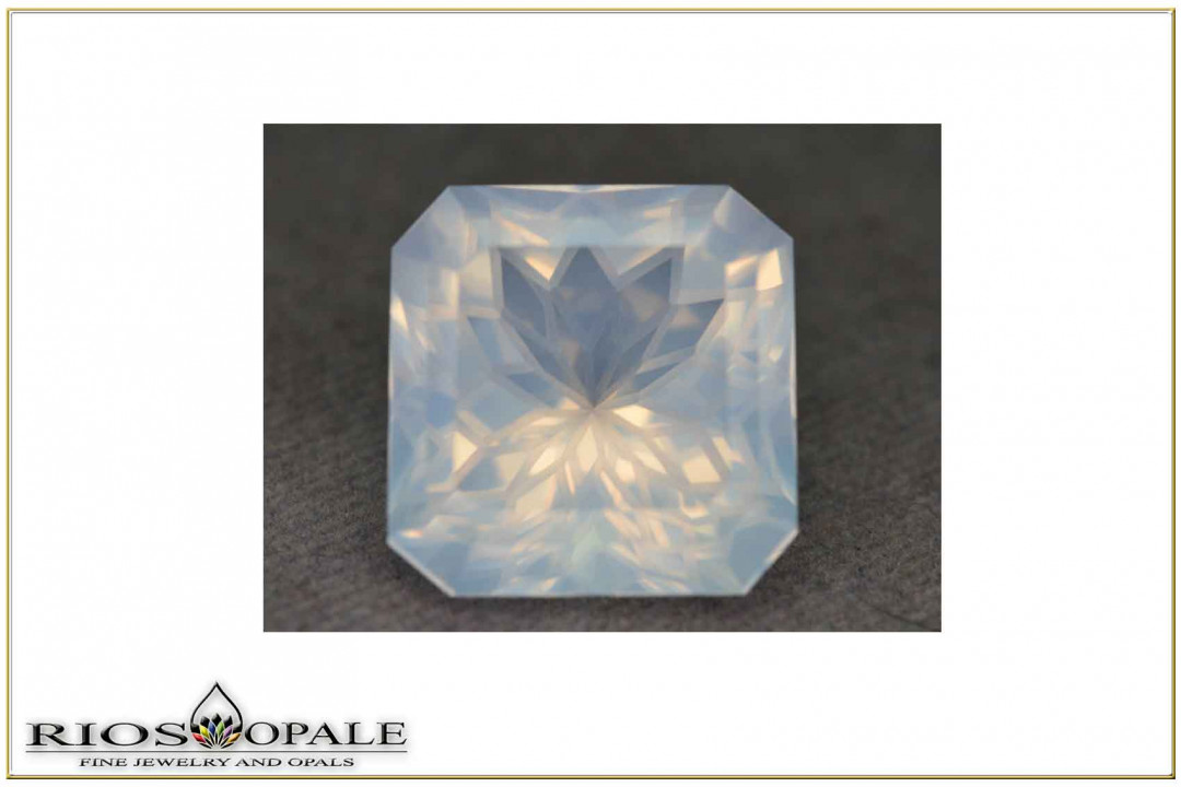 Giant Moonstone - VVS1 - 28,75ct