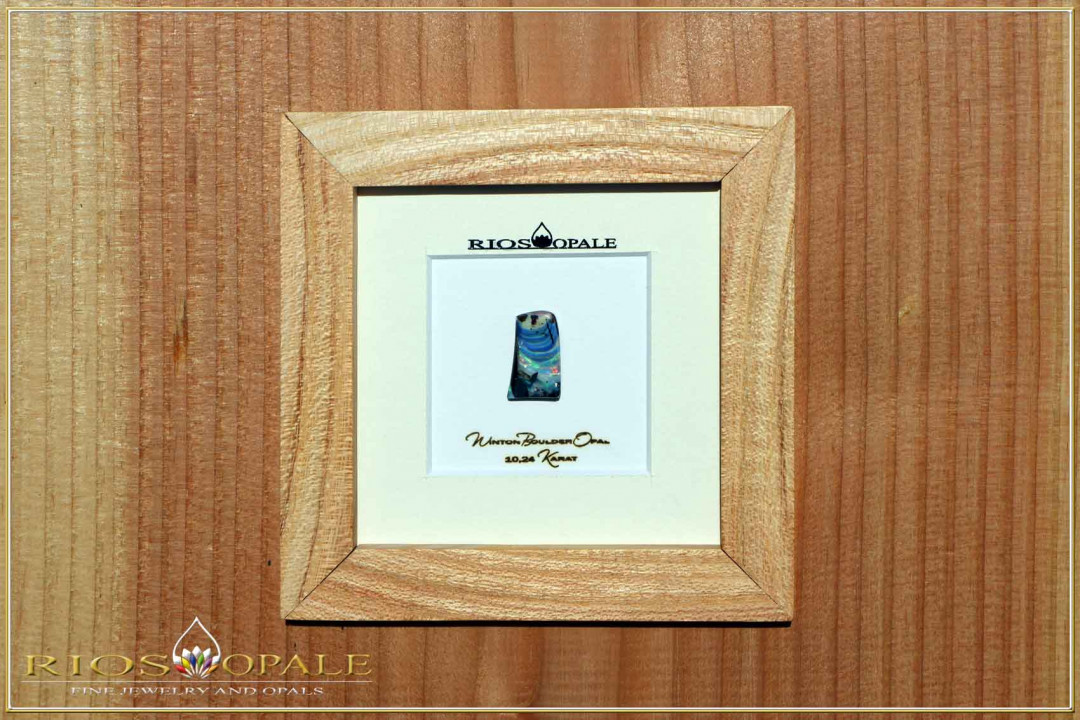Winton Boulder Opal - 10,24ct - Black Edition in 12x12cm Gleditschie Wooden Frame
