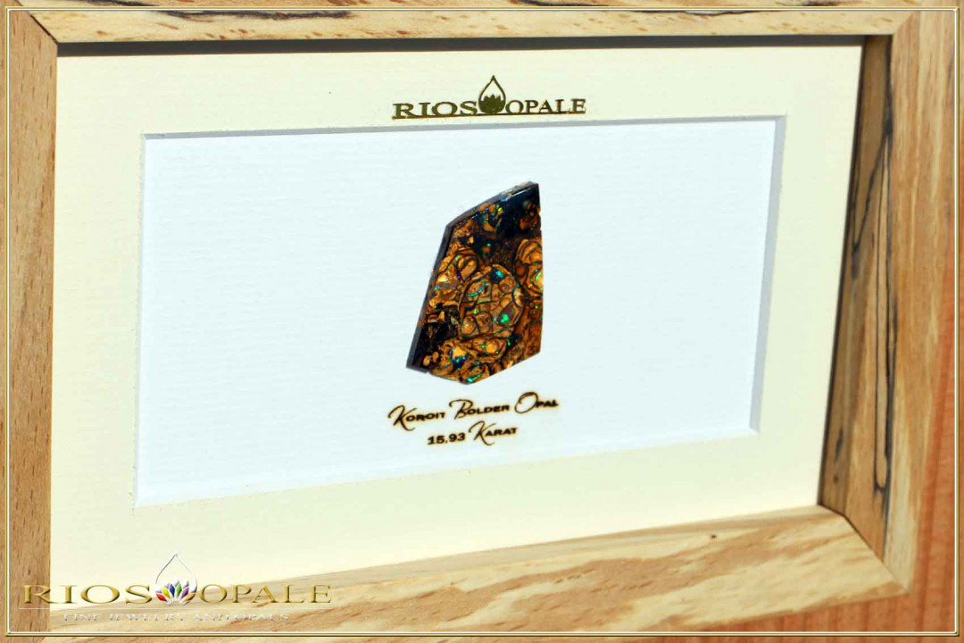 Koroit Boulder Opal - 15,93ct - Gold Edition in 12x18cm beech stoked wooden frame