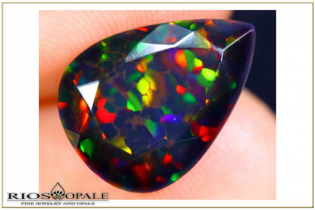 Drop cut faceted Welo opal - smoked - 3,62ct