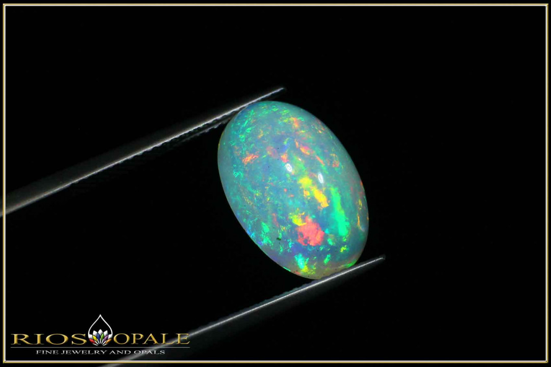 Beautiful colorful Welo opal cabochon with 5,29ct
