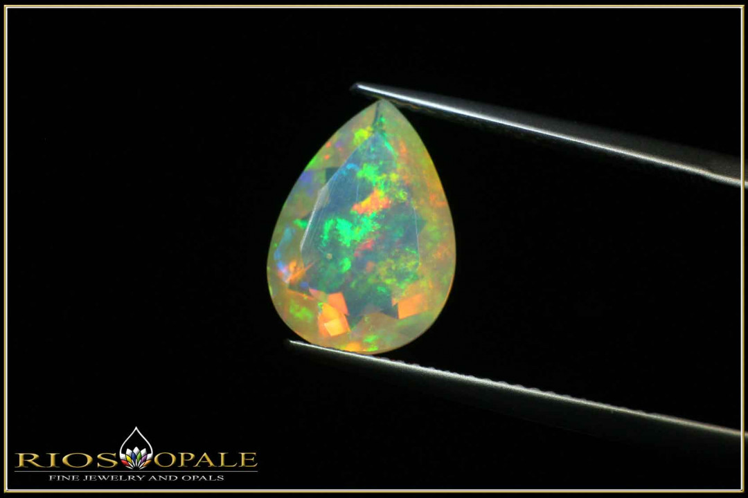 Great colorful Welo pear cut opal with 3,02ct
