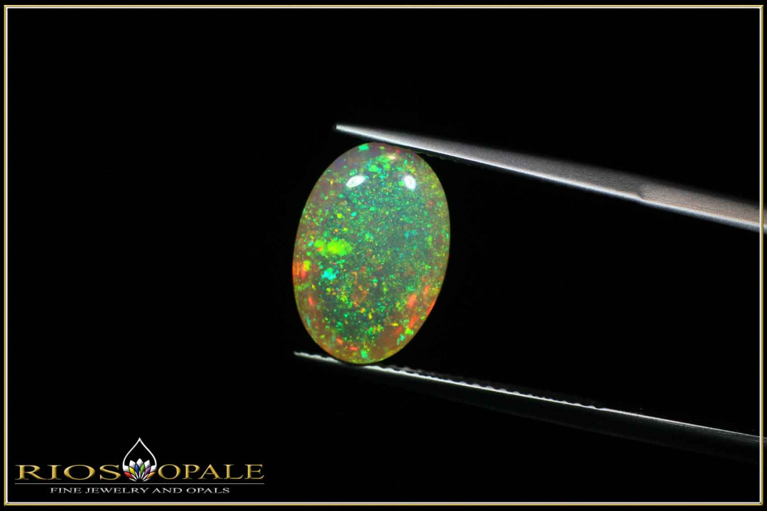 Rare Welo Pinfire Opal Cabochon in excellent quality and fire with 4,47ct