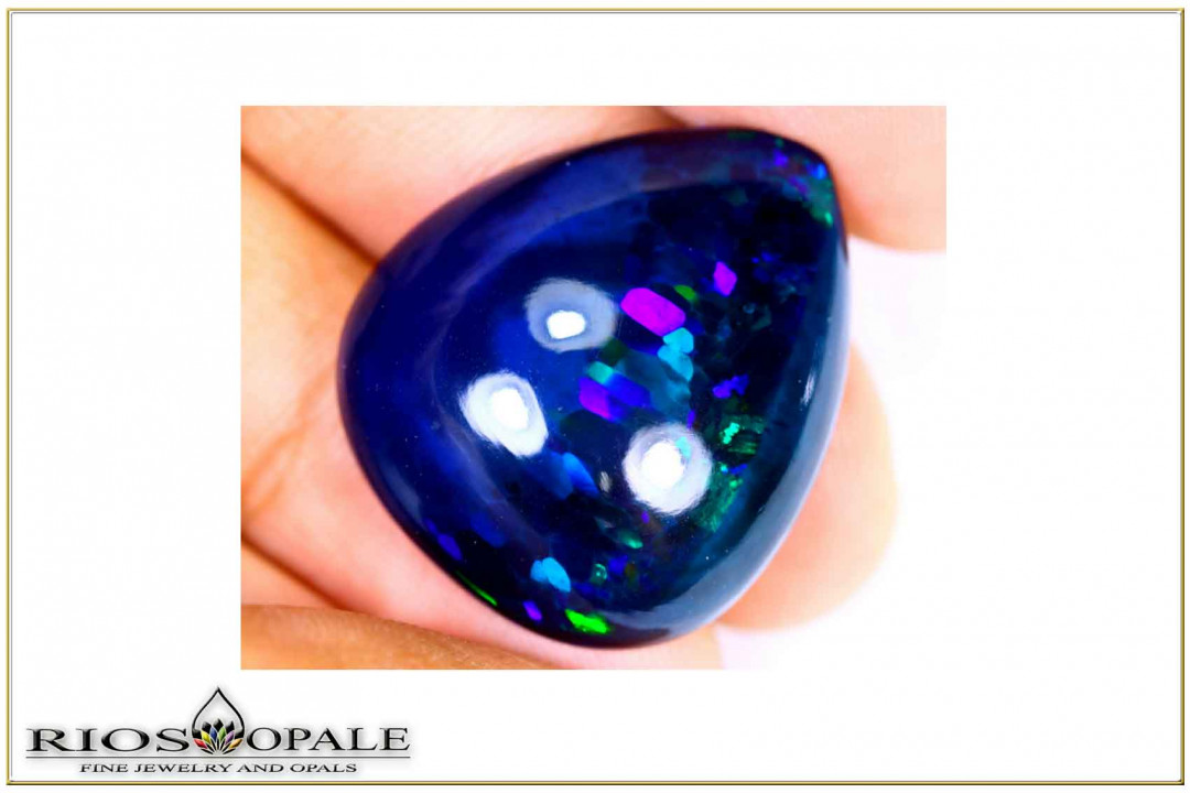 Gorgeous large Welo opal smoked in dark blue - 18,93ct