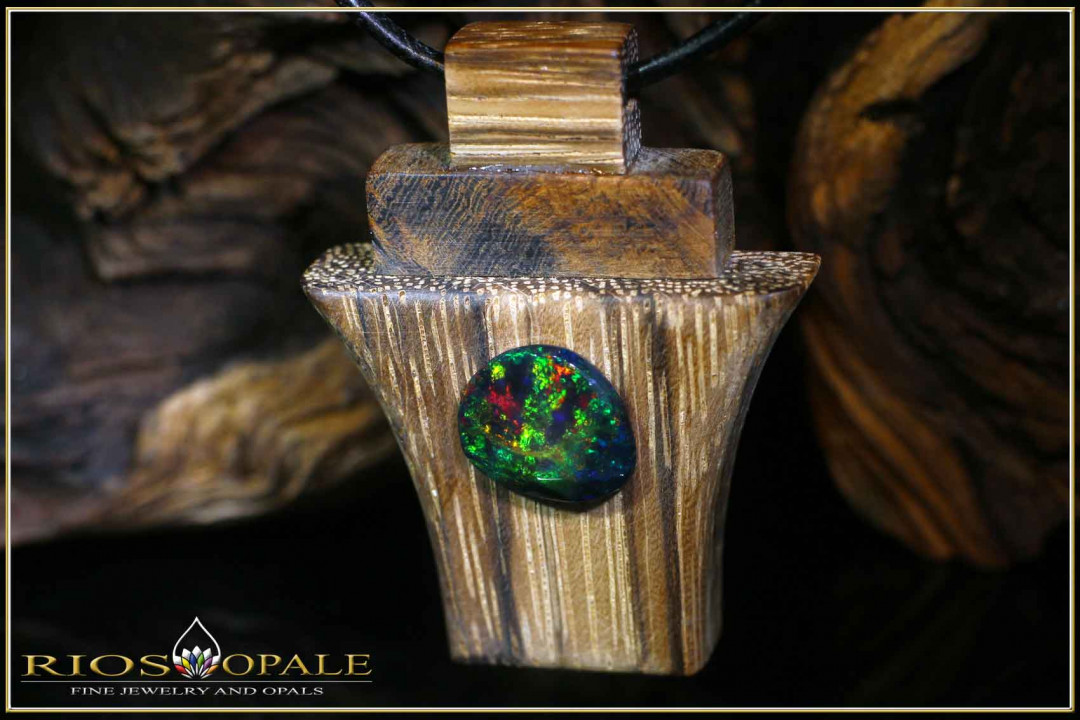 Welo smoked opal pendant - zebrawood and desert iron burl wood - 1,82ct