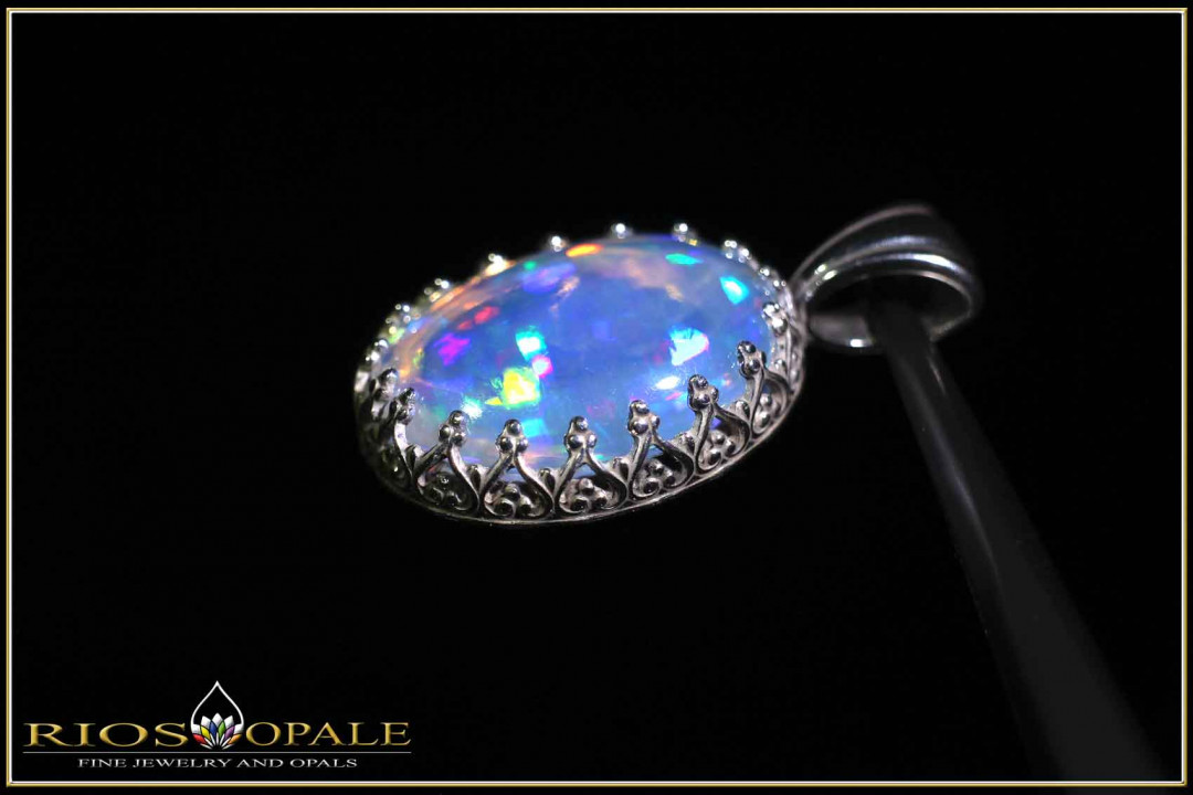 3,83ct Welo Opal Sterling Silver Pendant