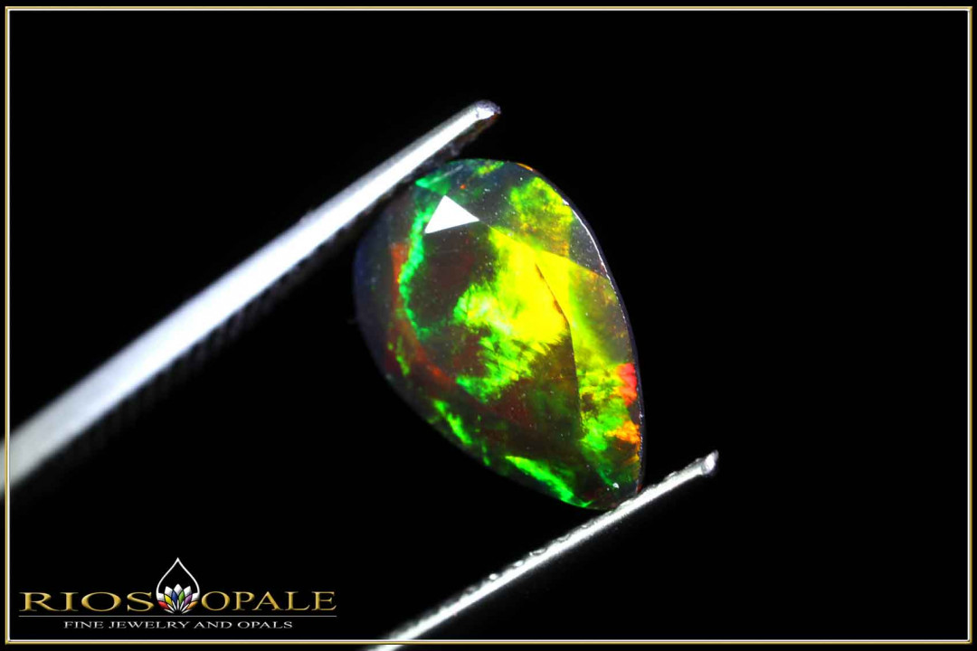 Welo opal faceted drop cut - 2,12ct - smoked