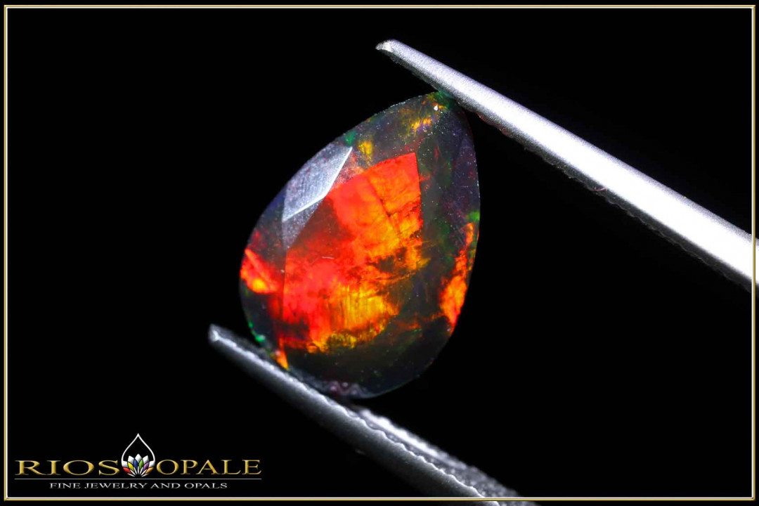 Welo opal faceted drop cut - 2,12ct - smoked