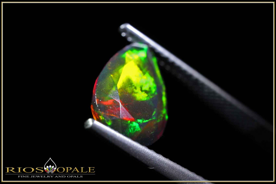Welo opal faceted drop cut - 2,12ct - smoked