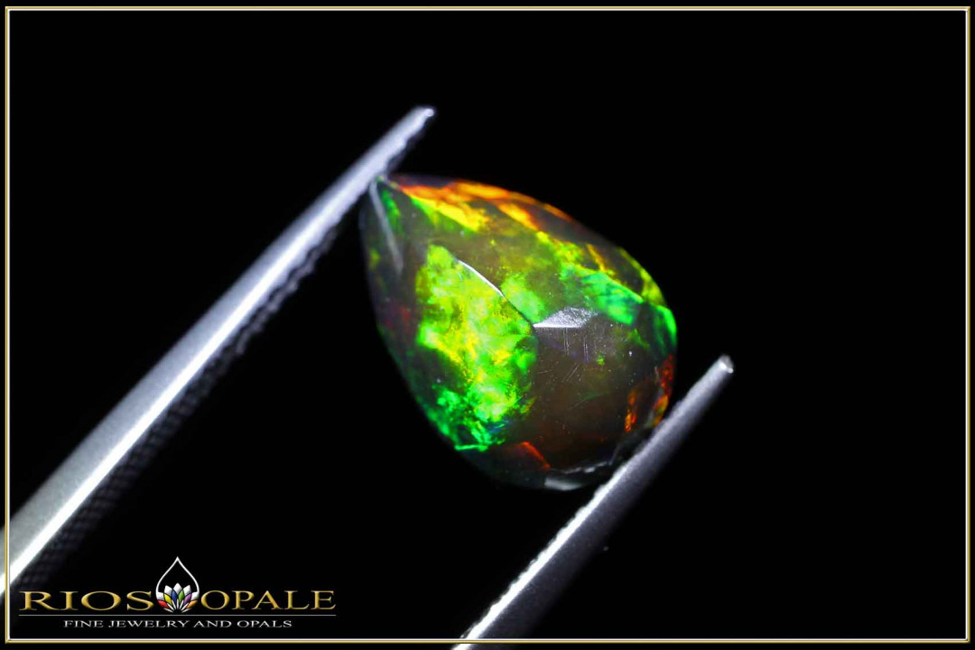 Welo opal faceted drop cut - 2,12ct - smoked