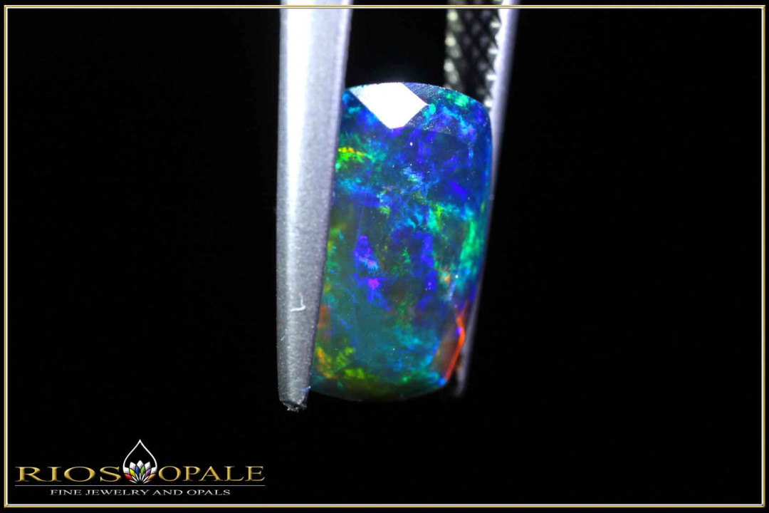 Welo opal faceted in scissor cut - 1,33ct - smoked
