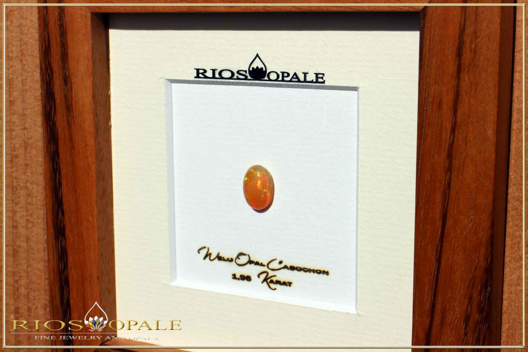 African Welo Opal Cabochon - 1,69ct - Black Edition in 12x12cm Gonzalo Alvez wooden frame