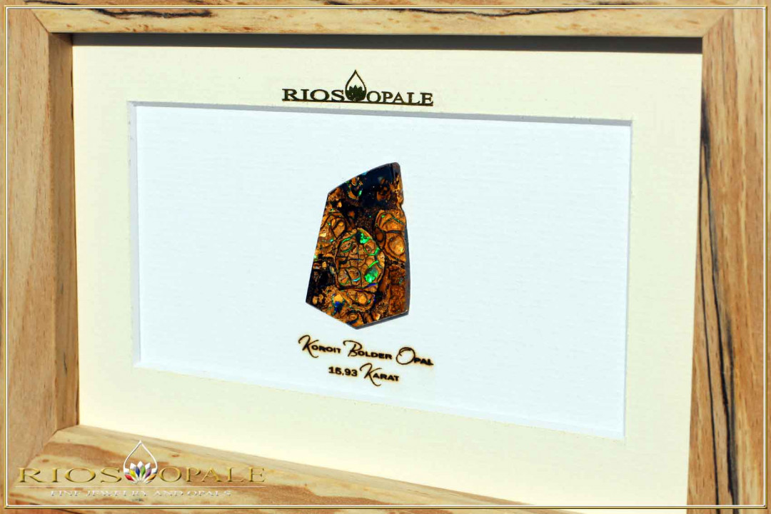 Koroit Boulder Opal - 15,93ct - Gold Edition in 12x18cm beech stoked wooden frame