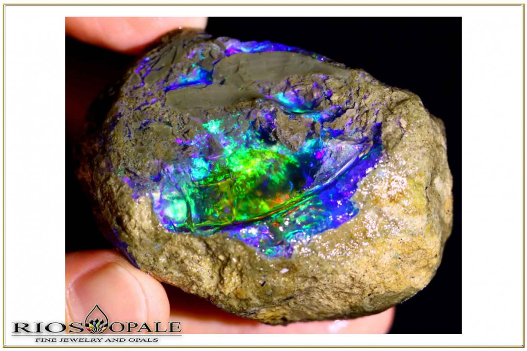Dreamlike, huge colourful Welo raw opal crystal - 337ct