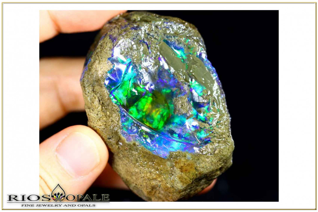Dreamlike, huge colourful Welo raw opal crystal - 337ct