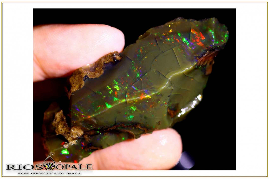 Dark Base Welo crystal rough - 114ct