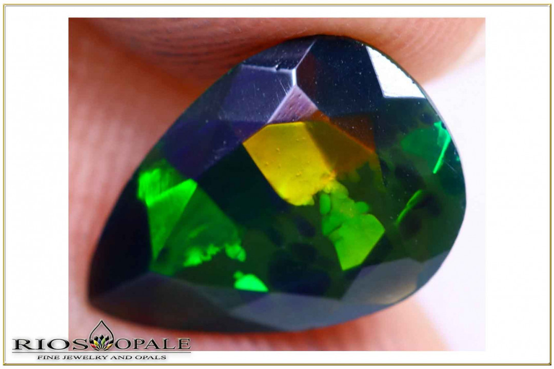 Drop cut faceted Welo opal - smoked - 1,17ct