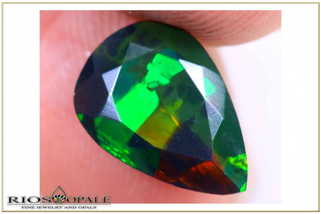 Drop cut faceted Welo opal - smoked - 1,17ct