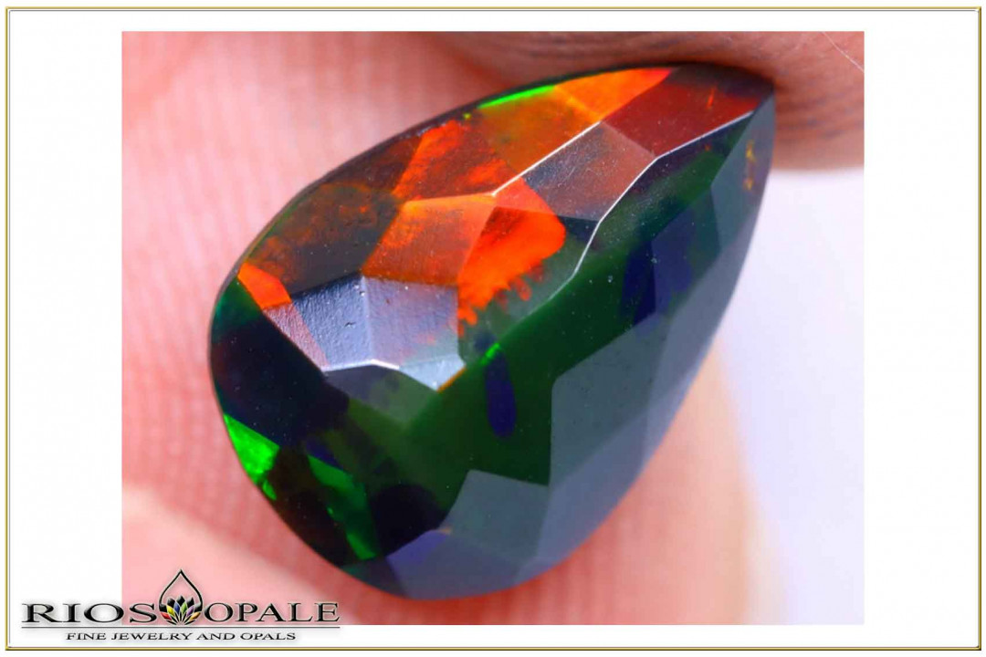 Drop cut faceted Welo opal - smoked - 1,17ct