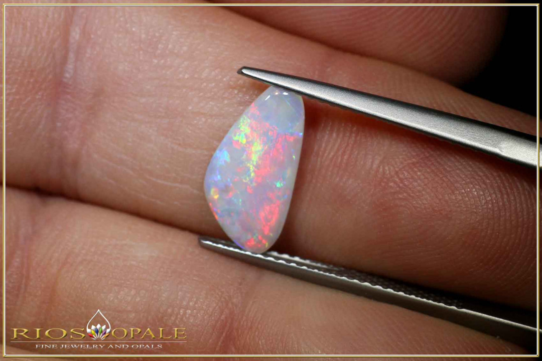 White opal from the West Side field in White Cliffs with 1,25ct.