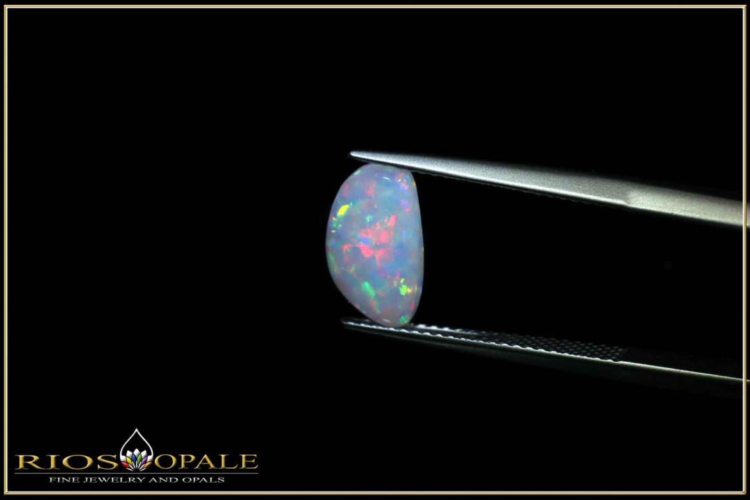 White opal from the West Side field in White Cliffs with 1,55ct