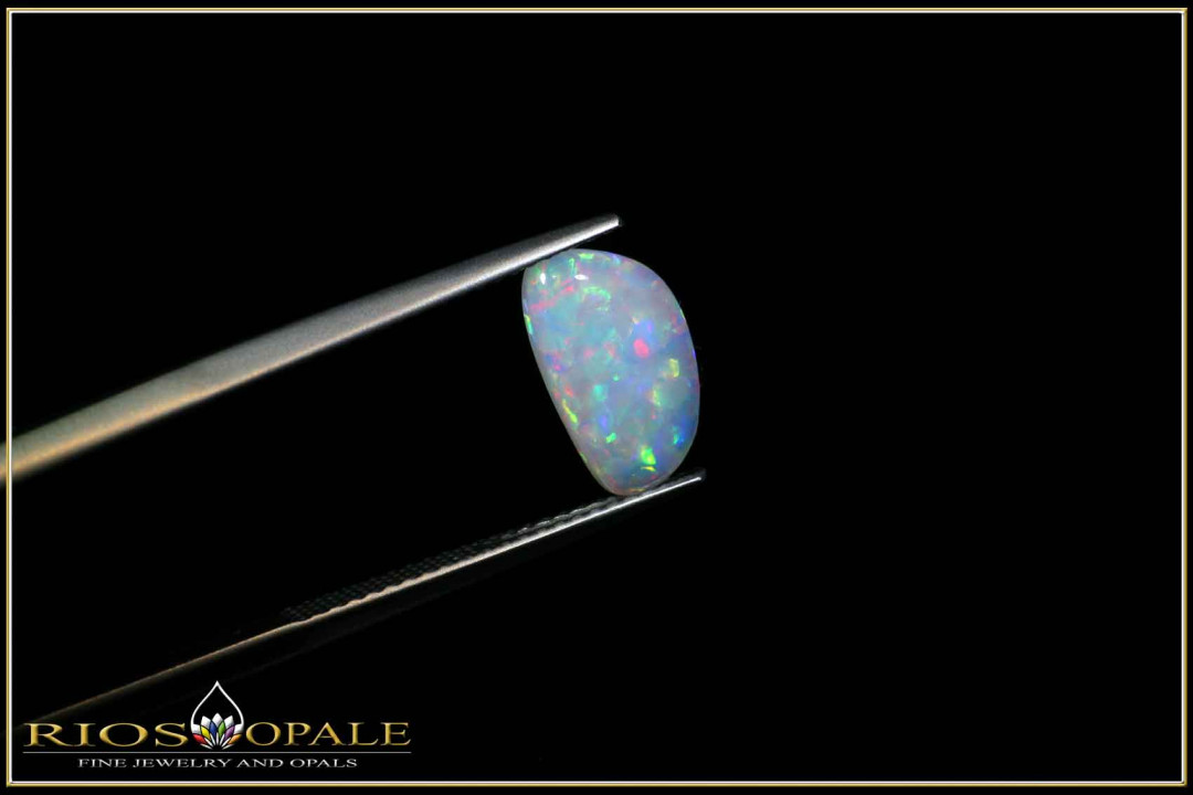 White opal from the West Side field in White Cliffs with 1,55ct