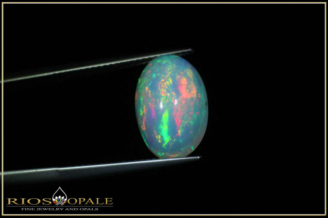 Beautiful colorful Welo opal cabochon with 5,29ct