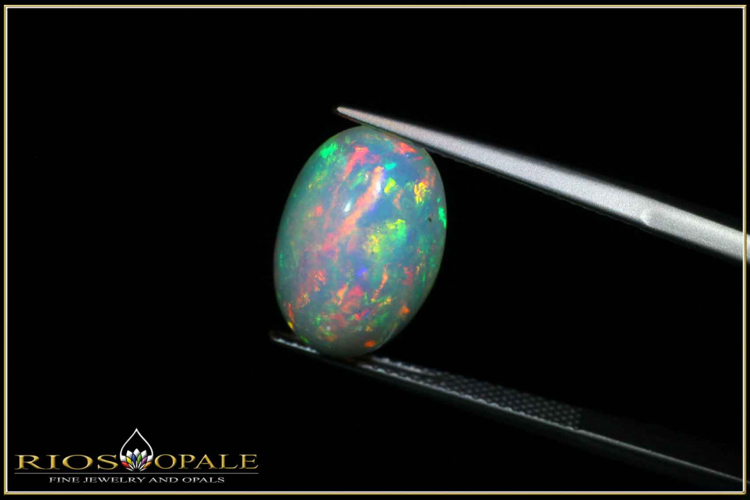Beautiful colorful Welo opal cabochon with 5,29ct