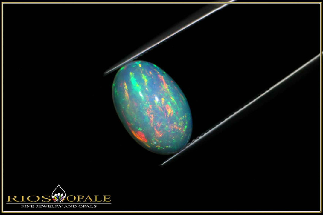 Beautiful colorful Welo opal cabochon with 5,29ct