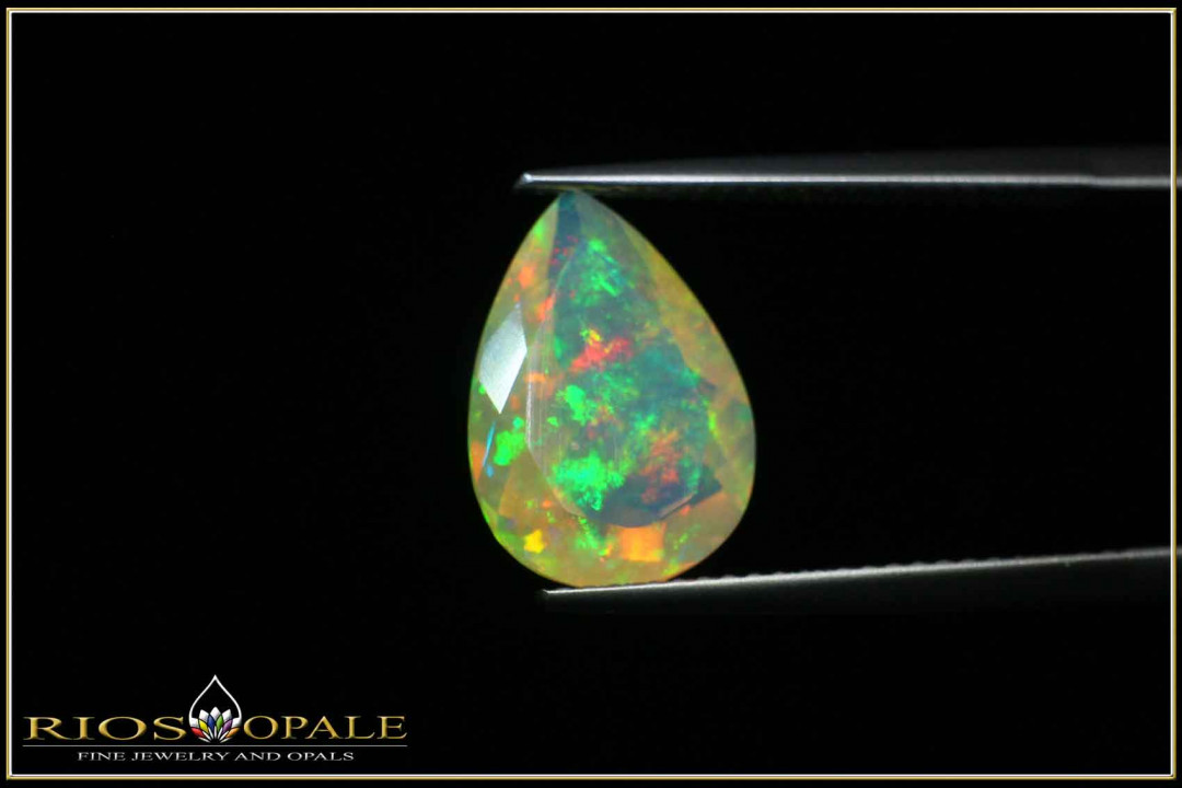 Great colorful Welo pear cut opal with 3,02ct