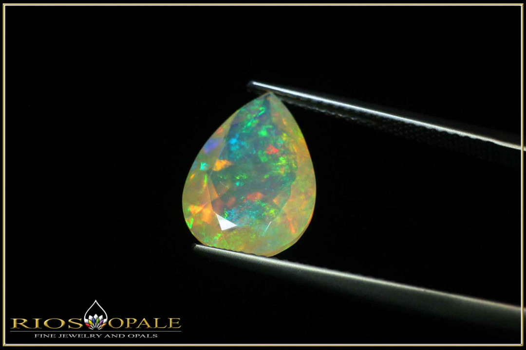 Great colorful Welo pear cut opal with 3,02ct