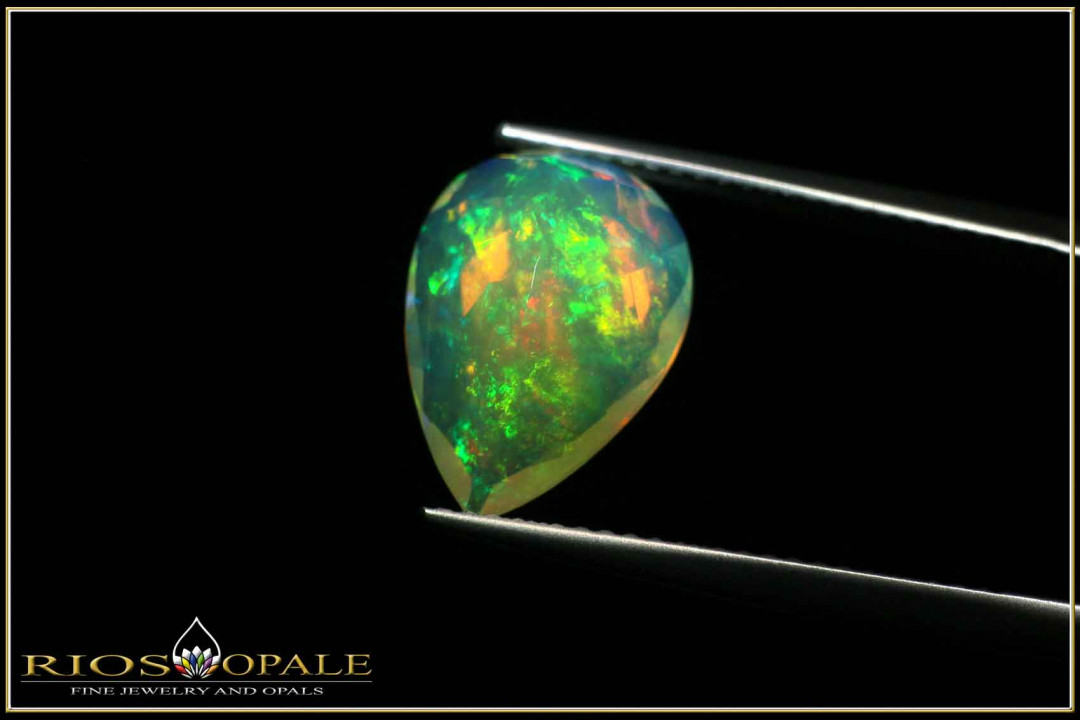 Great colorful Welo pear cut opal with 3,02ct