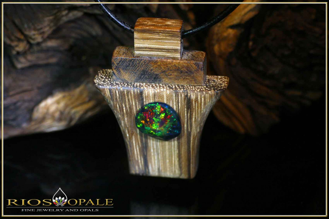 Welo smoked opal pendant - zebrawood and desert iron burl wood - 1,82ct